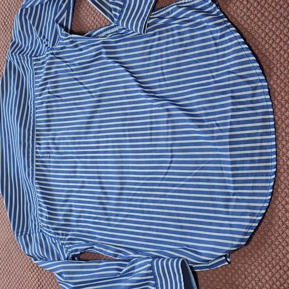 Izod Youth Blue and White Striped Button Down Shirt - Size 10/12 - Picture 9 of 10